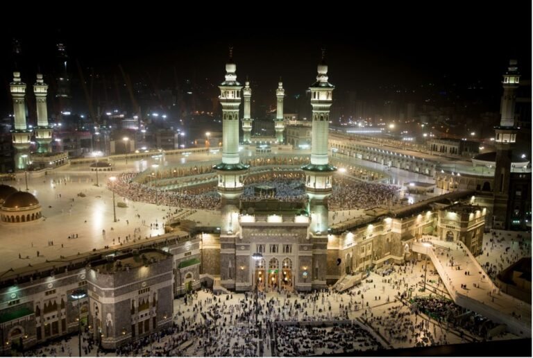 Umroh di Bulan Ramadan: Di Antara Lapar, Doa, dan Ampunan yang Dilipatgandakan
