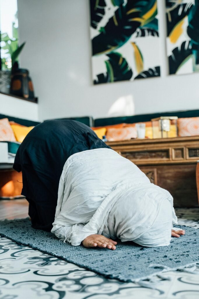 pexels anntarazevich 8726485 Shalat Safar Sebelum Berangkat Umroh, Bekal Spiritual Sebelum Menjadi Tamu Allah Dewangga Umroh Jogja